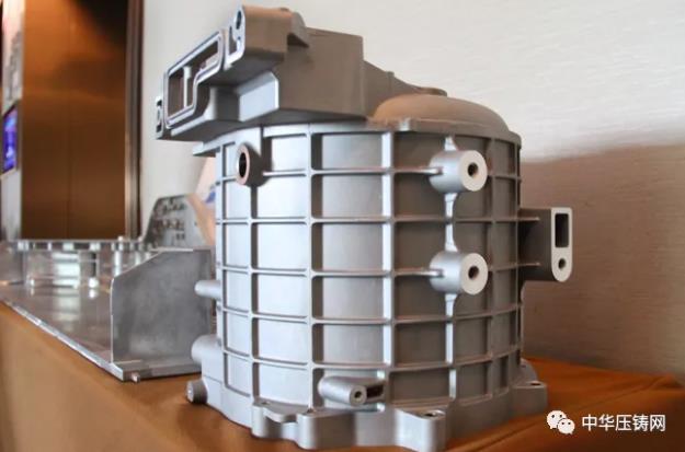 廣東鴻特攜蓄電池前后側板結構件及NDE電機外殼壓鑄件亮相采購會！