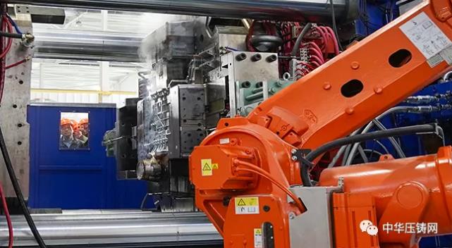 新突破!海天金屬3500T壓鑄機首件重型卡車變速箱殼體下線