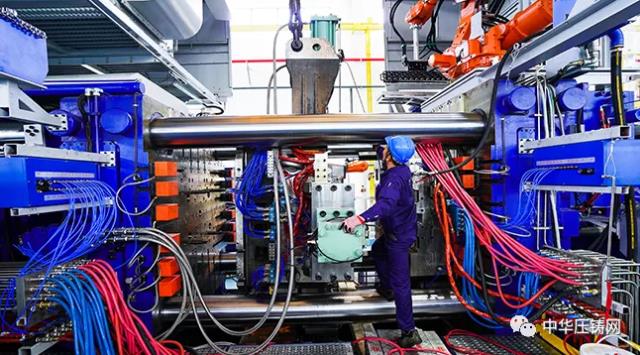 新突破!海天金屬3500T壓鑄機首件重型卡車變速箱殼體下線